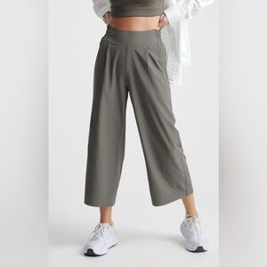 Quince Performance Tech Wide Leg Pants Size M
